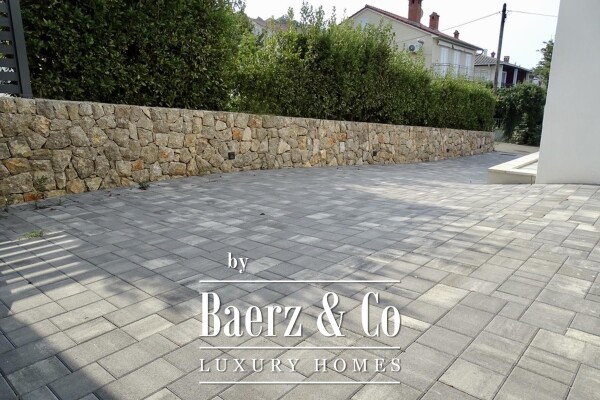 photo 29 Njivice, two-story apartment in a villa with a pool, gross living area 161,50m2