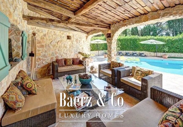 photo 4 Provençal in a gated domain.