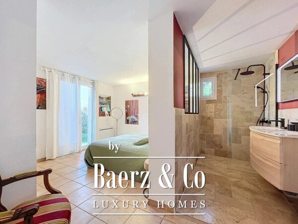 photo 4 Charming villa (2 lots) with breathtaking view