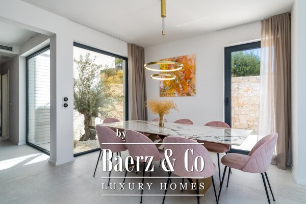 photo 4 Podstrana, moderna vila s bazenom i otvorenim pogledom na more