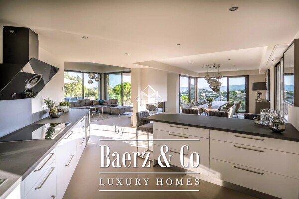 photo 8 Modern villa in a sought after gated domain