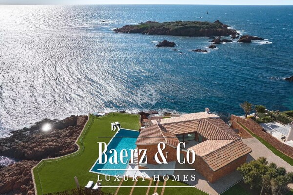 photo 2 Contemporary waterfront villa