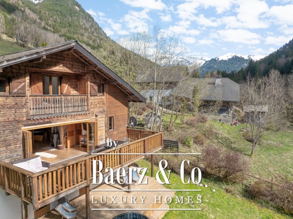 photo 2 AUTHENTIC 4-BEDROOM CHALET - CLOSE TO SKI LIFTS