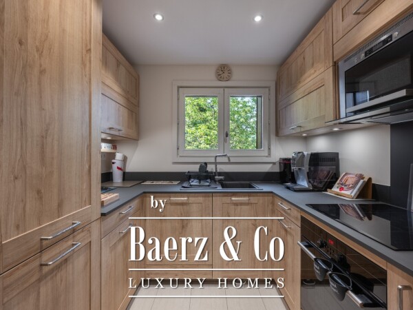 photo 4 South-facing, fully renovated 4-bedroom apartment