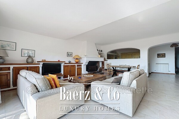 photo 14 Charming Provençal house with a view of the castle and swimm