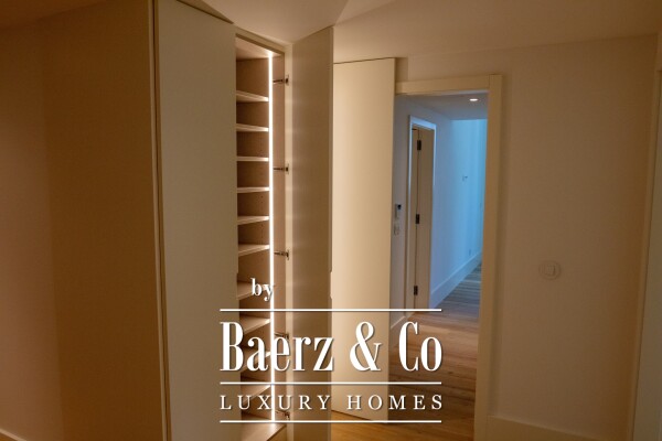 photo 23 A beautiful  three bedroom  with views of Bolhão Market