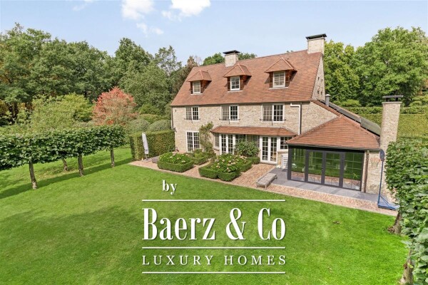 photo 3 Unieke villa op AAA locatie in hartje Vriesdonk met praktijk/bureelruimte!