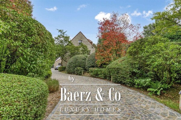 photo 4 Unieke villa op AAA locatie in hartje Vriesdonk met praktijk/bureelruimte!