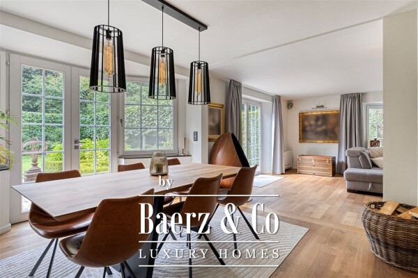 photo 8 Unieke villa op AAA locatie in hartje Vriesdonk met praktijk/bureelruimte!