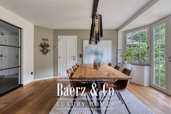 photo 9 Unieke villa op AAA locatie in hartje Vriesdonk met praktijk/bureelruimte!