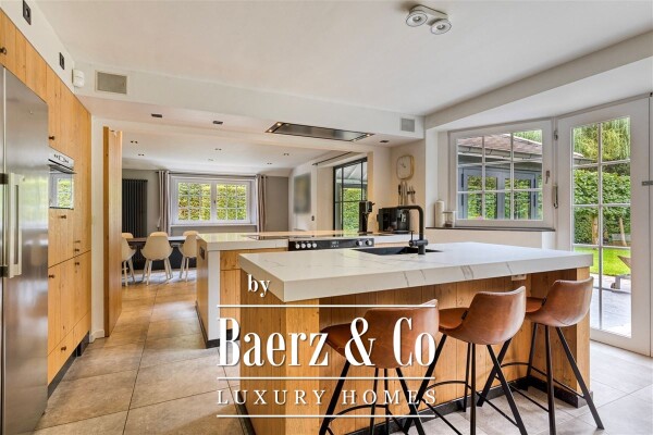 photo 14 Unieke villa op AAA locatie in hartje Vriesdonk met praktijk/bureelruimte!