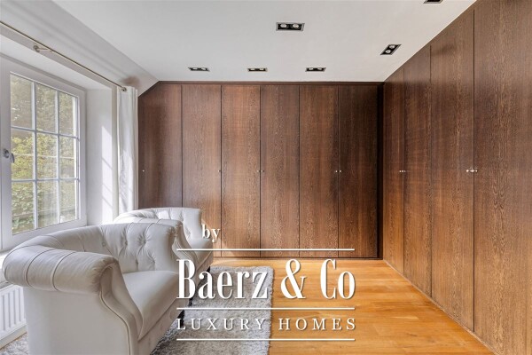 photo 22 Unieke villa op AAA locatie in hartje Vriesdonk met praktijk/bureelruimte!