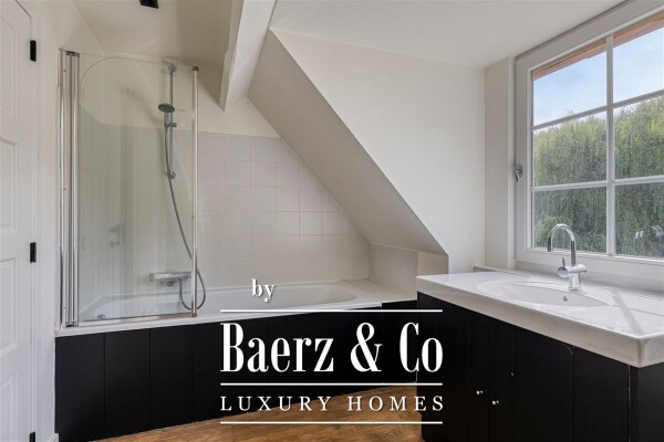 photo 33 Unieke villa op AAA locatie in hartje Vriesdonk met praktijk/bureelruimte!