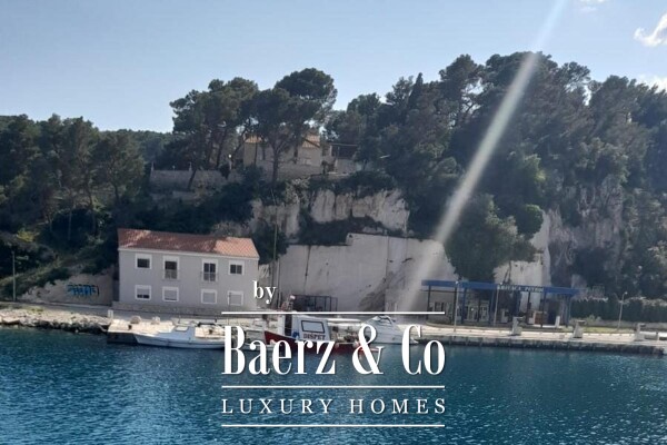 photo 11 Brač, Selca, house with four apartments first row to the sea