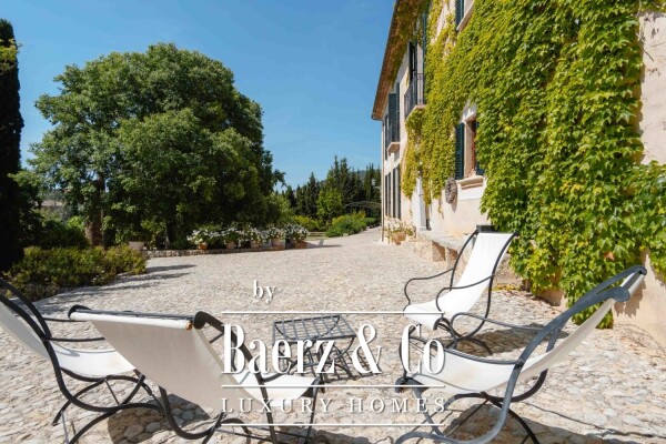 photo 2 Historic and Noble Royal Mansion with 2 Guest Villas