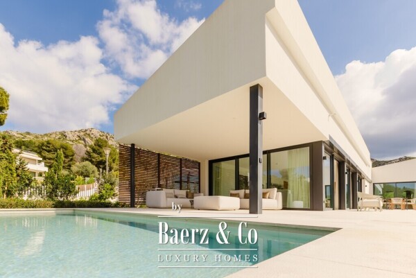 photo 9 Amazing 6-bedroom contemporary luxury Villa with 2 Pools