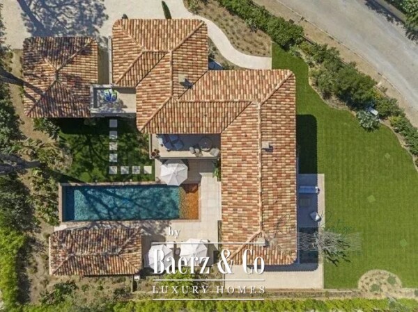 photo 2 Saint-Tropez – Villa with Sea and Village Views