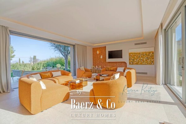 photo 5 Saint-Tropez – Villa with Sea and Village Views